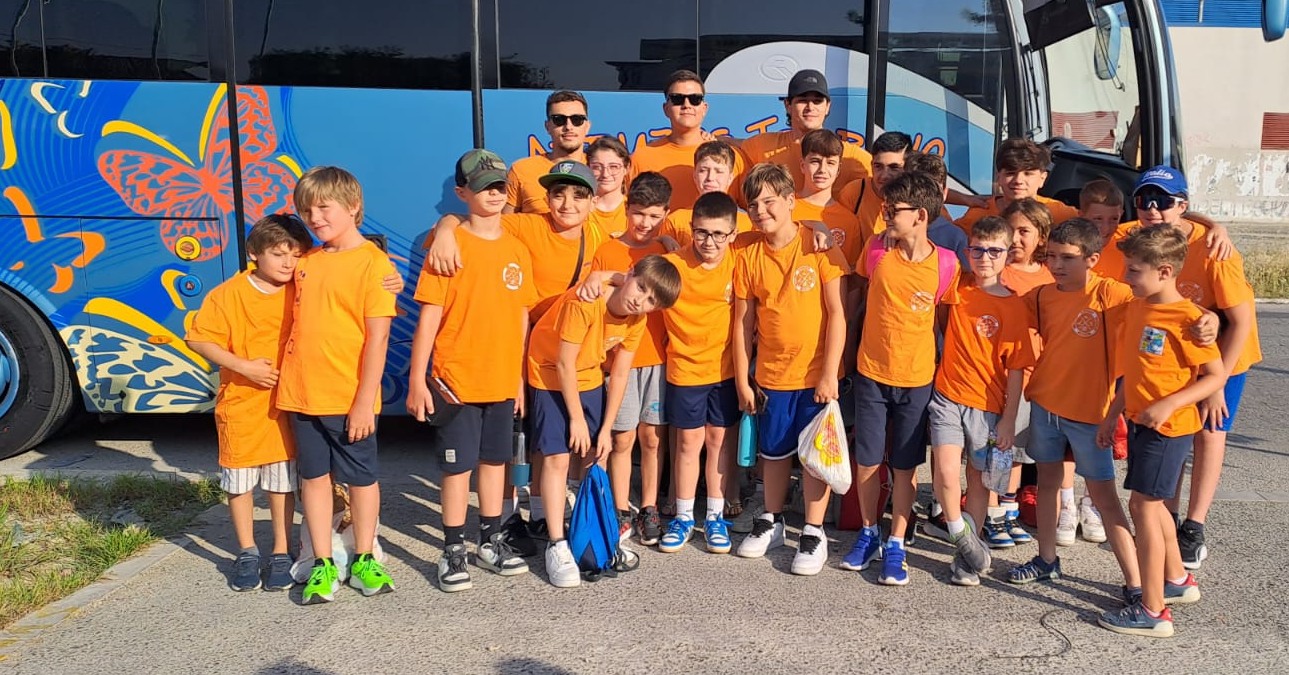 👉 Partenza domenica 15 per il gruppo dei piccoli pallanuotisti del #clubaquaticopescara . Un ringraziamento ai tre Mister: Guerzoni, Micomonico e Cantò. E un grosso GRAZIE ai Team Manager accompagnatori!